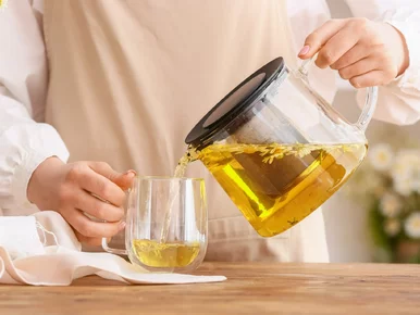 Miniatura: Piję herbatkę rumiankową przed snem. Po...