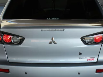 Takie logo posiada auto marki: