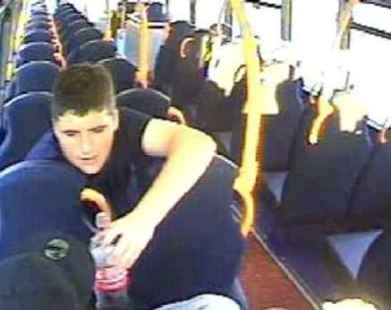 Miniatura: Nastolatek zjadł... fotel w autobusie