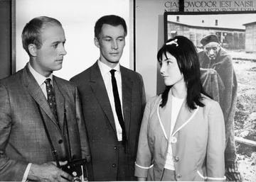 kadr z filmu „Koniec naszego świata” 1963. Kadr z filmu „Koniec naszego świata” w reżyserii Wandy Jakubowskiej; n/z (od lewej) Ferdynand Matysik, Lech Skolimowski, Elżbieta Starostecka.