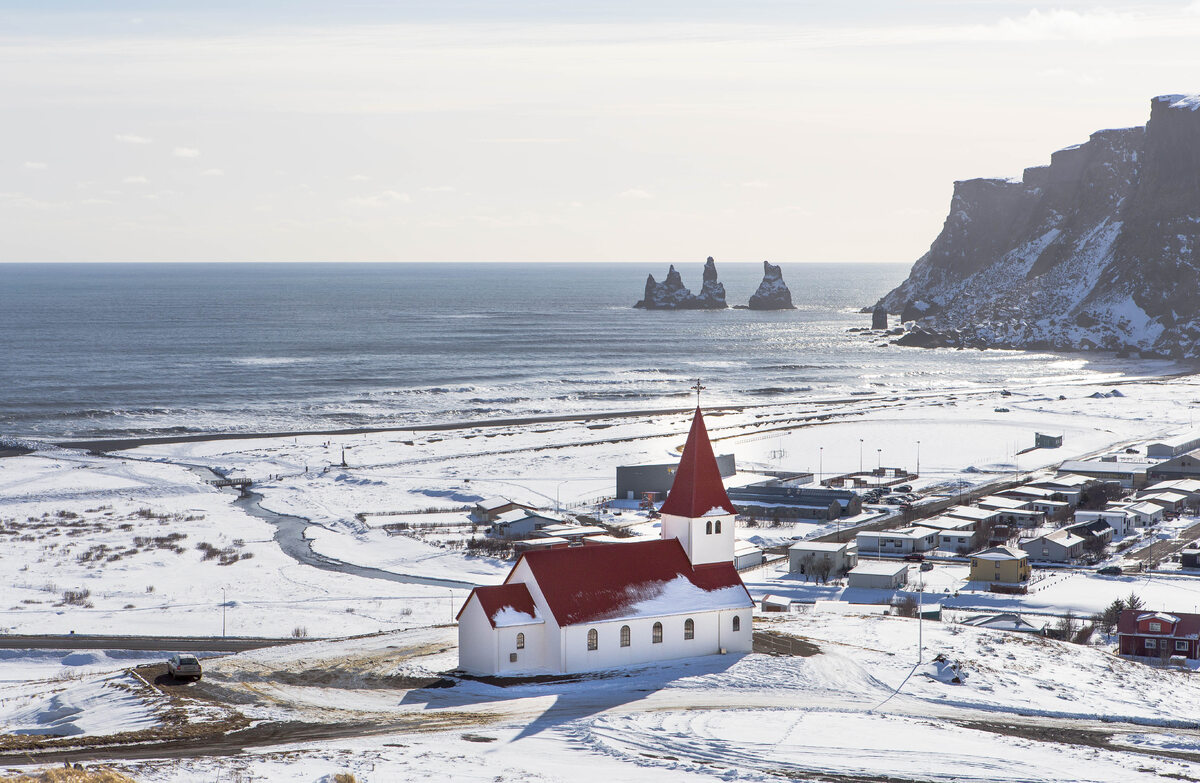 Islandia A village church in winter