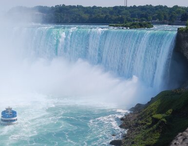 Miniatura: Wodospad Niagara zamarza. Widok jak z...