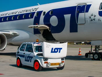 Fiat 126p w malowaniu PLL LOT 