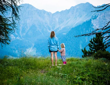 Miniatura: „Poruszała się w osobliwym rozdwojeniu na...