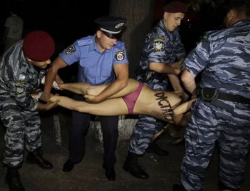 Protest FEMENU w Kijowie przeciwko Łukaszence (fot.FEMEN/Facebook)