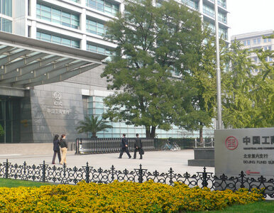 Miniatura: Największy chiński bank dostał zgodę na...