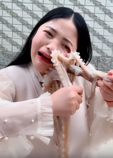 Blogerka walcząca z ośmiornicą 