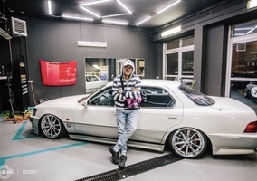 Kultowy samochód Pezeta do kupienia. Ile raper chce za Lexusa LS 400?