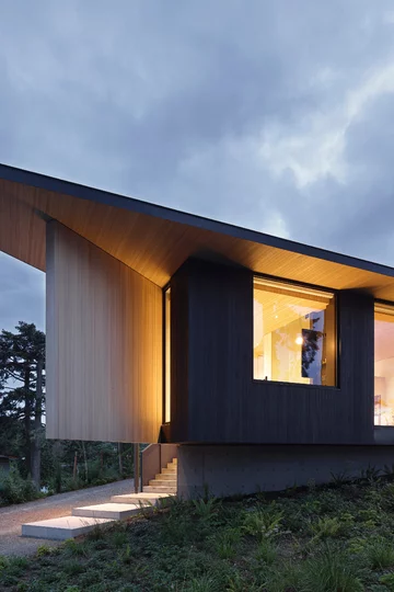 Shoreline House. Nowoczesny dom na wybrzeżu, projekt: Splyce 