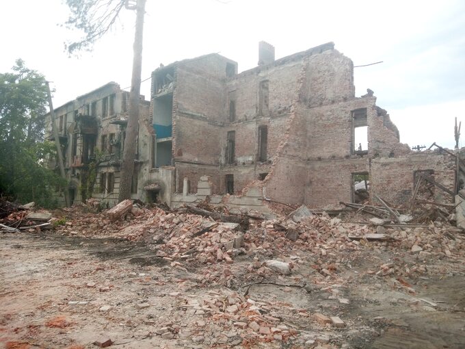 Zniszczony budynki w Łymanie
