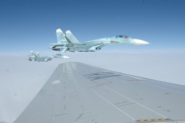 Su-27 eskortujący samolot w&nbsp;trakcie ćwiczeń