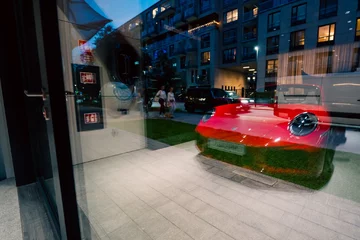 Jubileusz 21-lecia HOLA Design był okazją do spotkania przedstawicieli świata architektury, designu, sztuki i rynku nieruchomości. Wieczór zainaugurował nowy cykl wydarzeń poświęconych współczesnej architekturze, wzornictwu i stylowi życia 