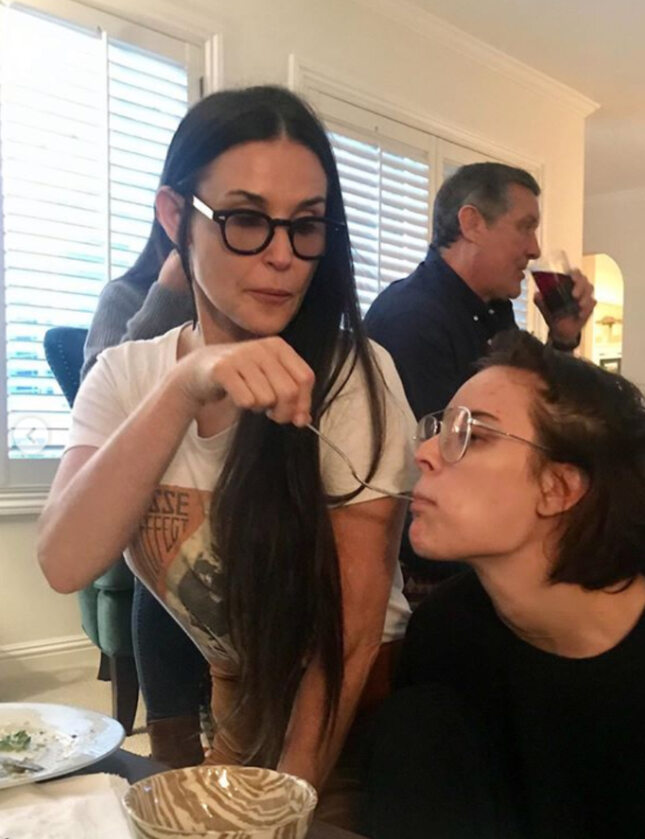 Demi Moore na zdjęciach zamieszczonych przez jej córkę Tallulah Belle Willis 