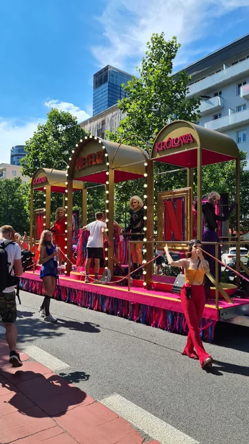 Tłumy ludzi na Paradzie Równości w Warszawie 