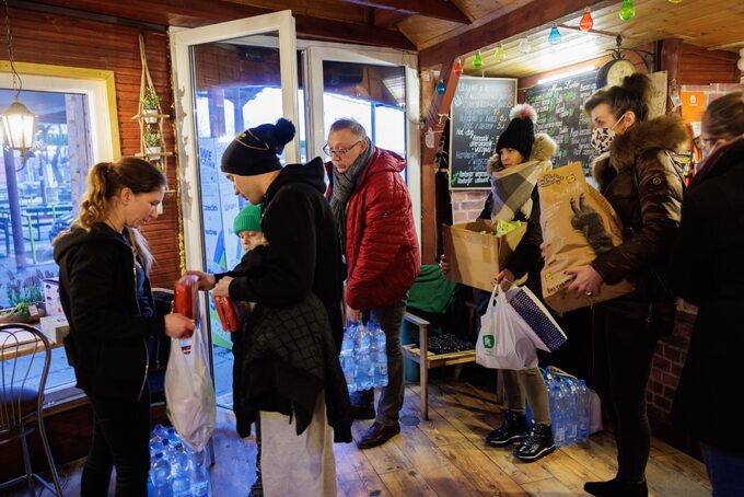 Anastasia przyjmuje tylko rzeczy pierwszej potrzeby. Po niedzieli wolontariusze zawiozą dary do Ukrainy.