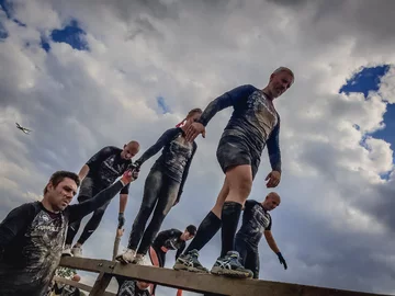 Warszawski Runmageddon W ostatni weekend wakacji ok. 10 tys. osób wzięło udział w warszawskim Runmageddonie. Sprawdziliśmy czy do zrobienia fotoreportażu z dynamicznej sportowej imprezy wystarczy smartfon. Wszystkie zdjęcia zostały wykonane telefonem Samsung Galaxy S9+.