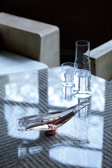 Lampa w kształcie wieloryba Yoshiki Matsuyama v2com, Yoshiki Matsuyama