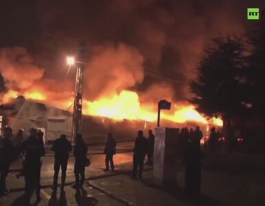 Miniatura: 250 sklepów spłonęło w pożarze bazaru w...