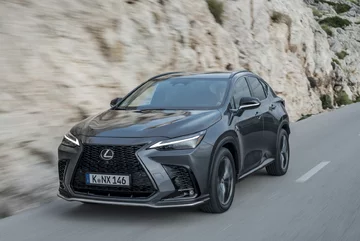 Nowy Lexus NX 450h+ 