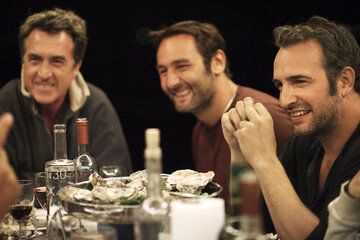 Kadr z&nbsp;filmu &bdquo;Niewinne kłamstewka&rdquo; / &bdquo;Les Petits Mouchoirs&rdquo; (2010)