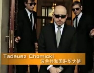 Miniatura: Ambasador tańczący "Gangman Style" to...