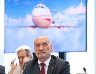 Miniatura: Macierewicz nie wierzy w wypadek byłego...