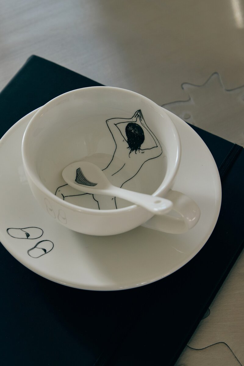 Artystyczna kreska, organiczne formy i&nbsp;świadoma niedoskonałość &ndash; trend Living Sketches zamienia wnętrze w&nbsp;przestrzeń inspirowaną procesem tw&oacute;rczym, gdzie detal i&nbsp;linia grają gł&oacute;wną rolę