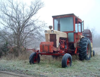 Miniatura: Pożyczą ciągnik rolnikowi, któremu maszynę...