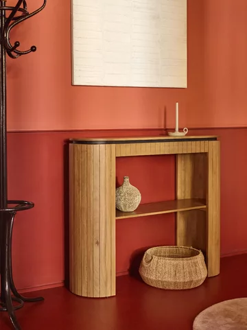 Kolecja A view of Hedonism Kave Home zaprezentowana w domu barcelońskiego fotografa i restauratora Leopoldo Pomésa 