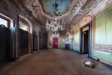 Wnętrze porzuconego budynku 