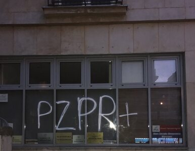 Miniatura: Warszawa. Atak na biura posłów PiS. To...