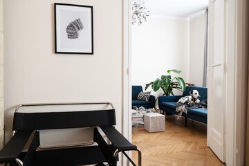 Dom, pracownia i&nbsp;setki portret&oacute;w. Tak mieszka i&nbsp;tworzy Matylda Daktyl