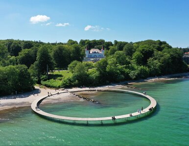 Miniatura: Puste plaże, domki letniskowe i zamki....