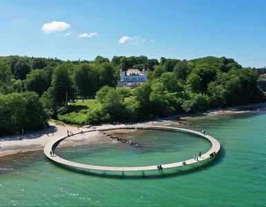 Miniatura: Puste plaże, domki letniskowe i zamki....