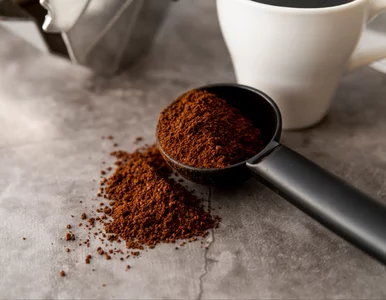 Miniatura: Zostają po kawie i lądują w koszu. A mogą...