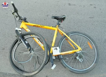 Lubelskie. Ładunek z ciężarówki spadł na rowerzystę 