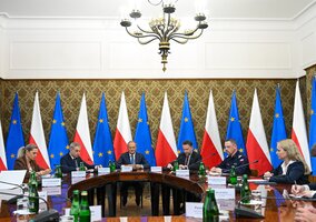 Miniatura: Polacy ocenili reakcję rządu na ataki w...