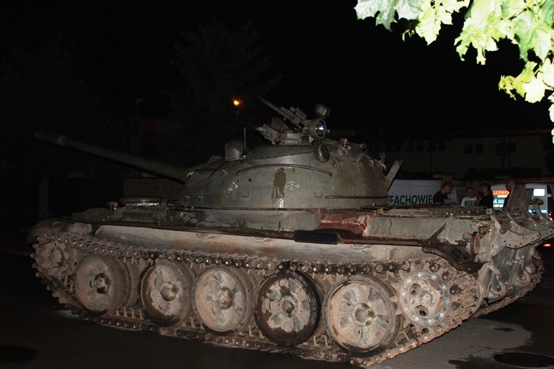 Czołg T-55 na ulicach Pajęczna 