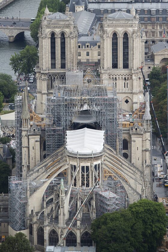 Odbudowa katedry Notre Dame 