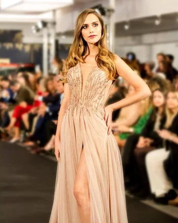 Angela Ponce 