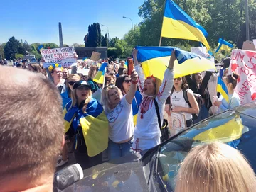 Protest przed Cmentarzem Żołnierzy Radzieckich w Warszawie 