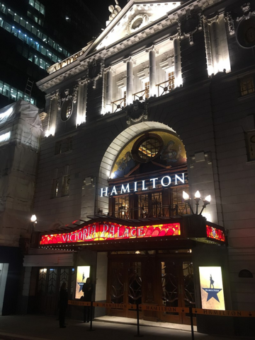 Premiera musicalu &bdquo;Hamilton&rdquo; w&nbsp;Victoria Palace Theatre w&nbsp;Londynie w&nbsp;2017 roku