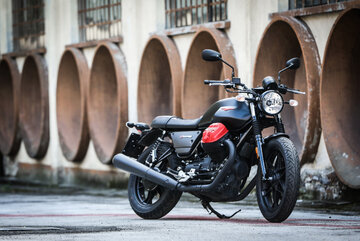 Moto Guzzi V7III Carbon