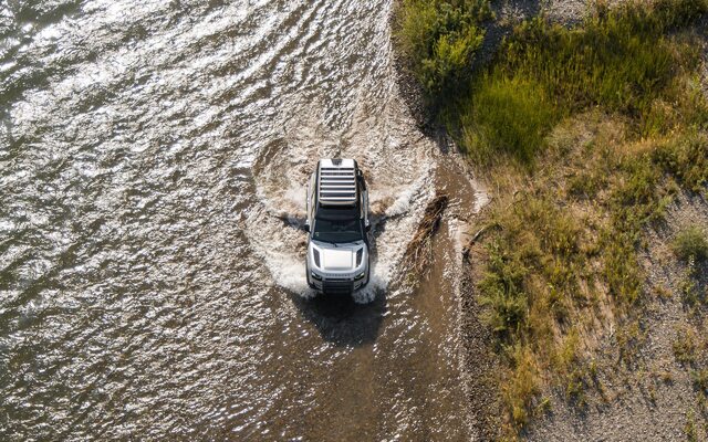 Miniatura: Land Rover Defender 2020