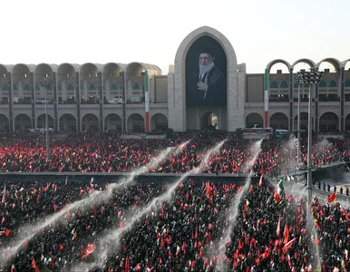 Miniatura: Iran żegna Chameneiego. Padły ostre słowa...