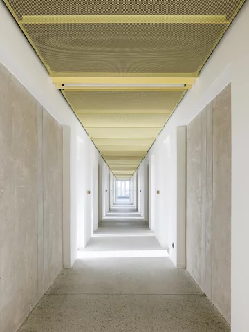 Dawny hotel robotniczy w Koszycach odzyskał modernistyczną godność, projekt  Atrium Architekti 
