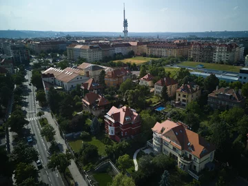 Renowacja willi z lat 30. w Pradze. Projekt Atelier Hajný 