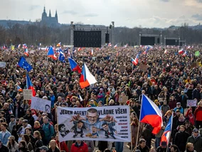Miniatura: Ćwierć miliona Czechów na ulicach Pragi....