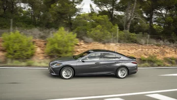 Lexus ES 300h 