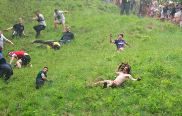 Zawody Cooper's Hill Cheese-Rolling and Wake w Gloucestershire 